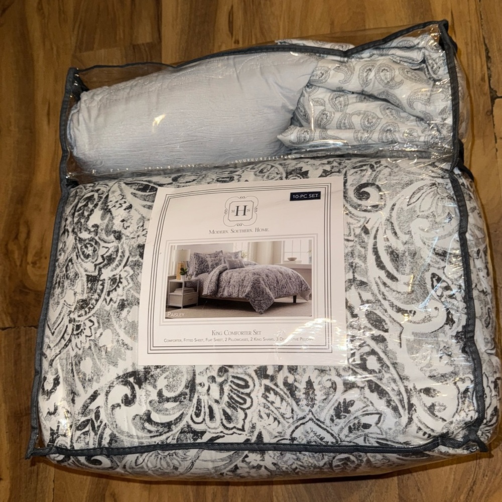 NWT" .."Modern Southern Home" 10' piece Comforter Set